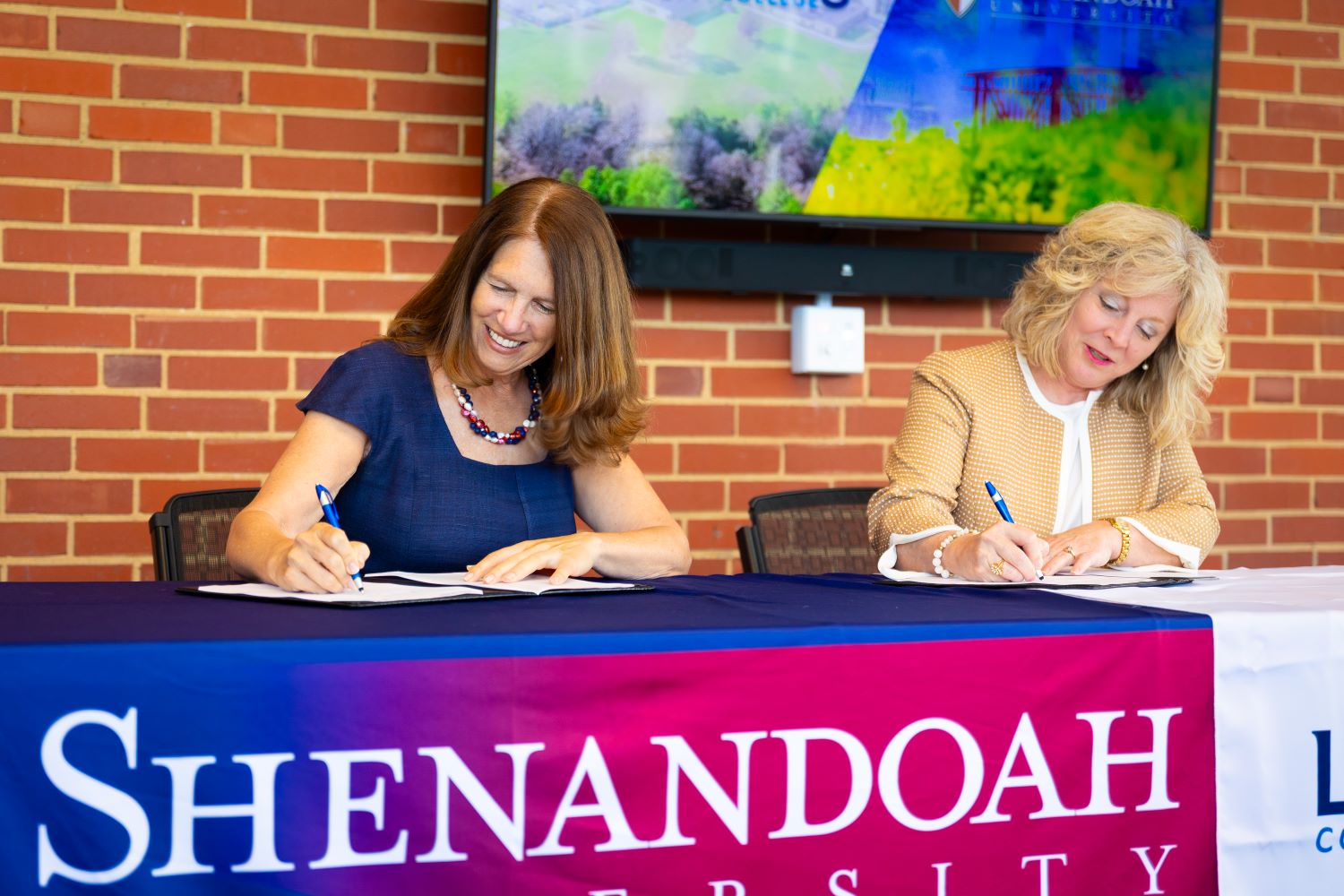Signing the agreement
