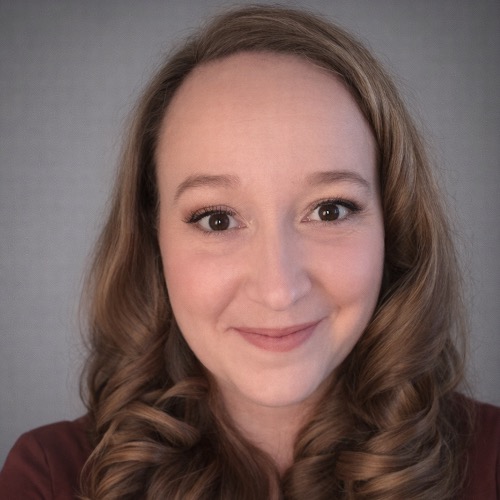 a headshot photograph of Erin Turner